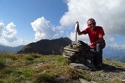 87 In vetta a Cima Lemma (2348 m) con vista verso Pizzo Scala 